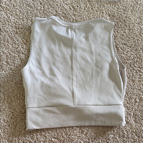 Nike White Sleeveless Muscle Tee Crop - Picture 2 of 2